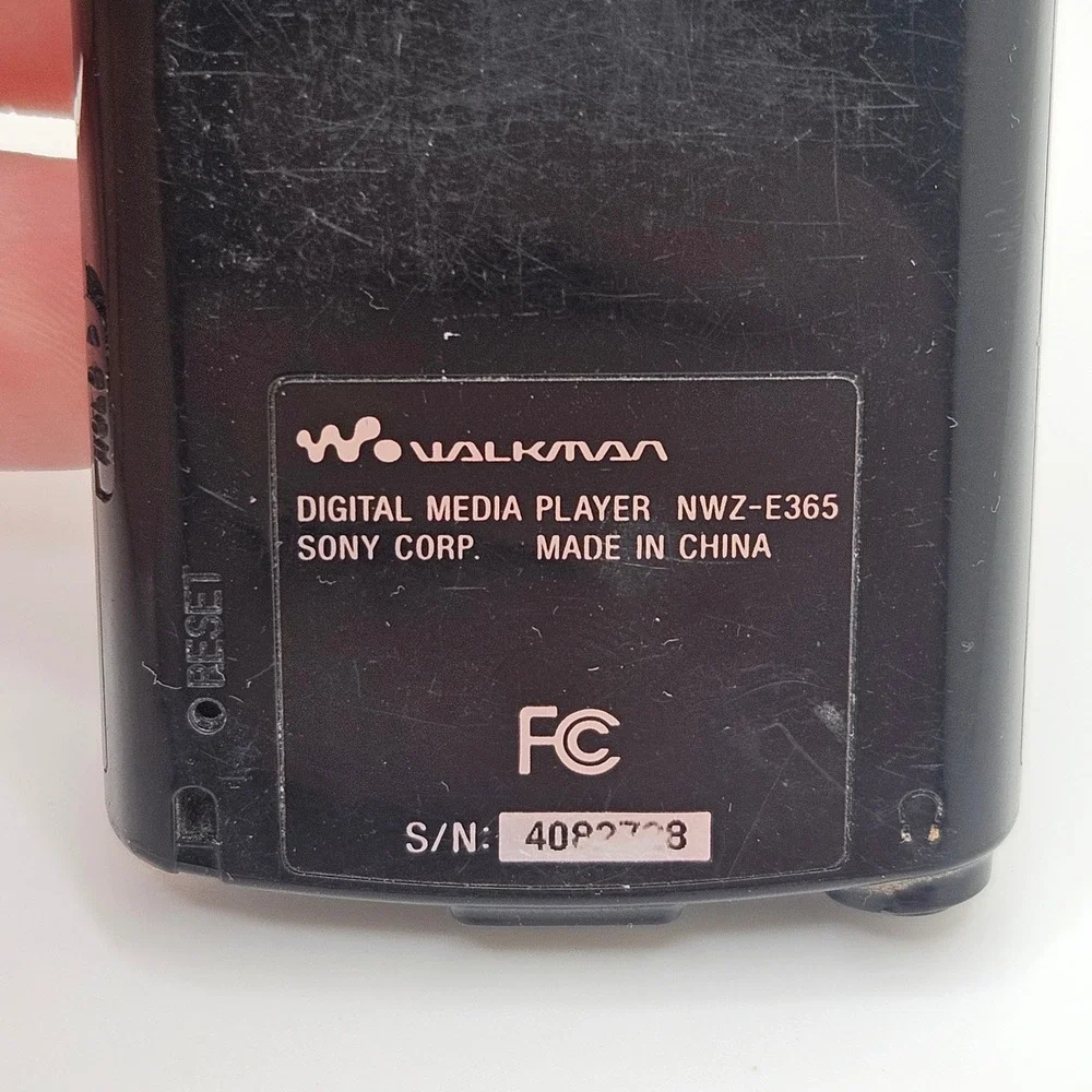Sony Walkman NWZ-E365 Digital Media Player 16GB Black FM Radio Video Music